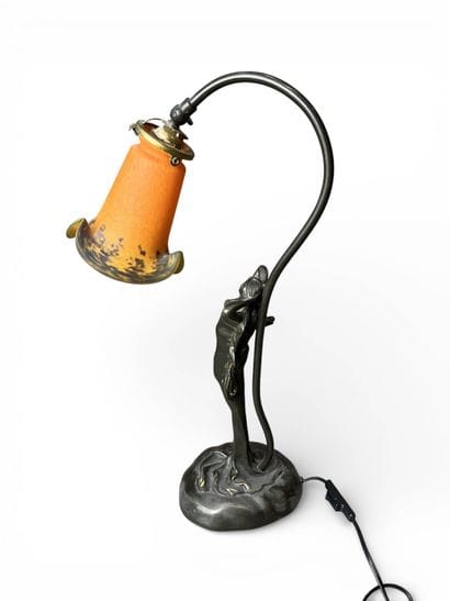 Lampe de style Art Nouveau, le piétement...