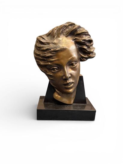 R de RUH (XX-XXI) 
Tête de femme, Statu
sculpture...