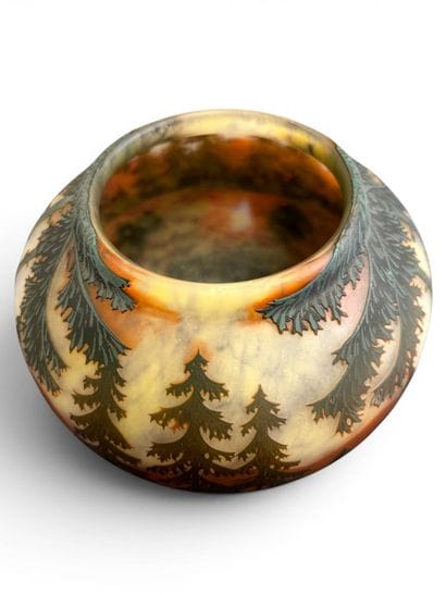 TRAVAIL FRANCAIS 
Vase boule sur talon à...