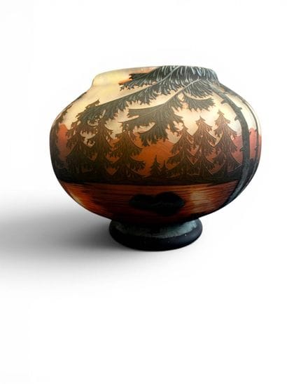 TRAVAIL FRANCAIS 
Vase boule sur talon à...
