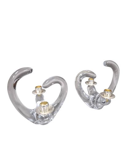 LALIQUE France 
Paire de bougeoirs à deux...