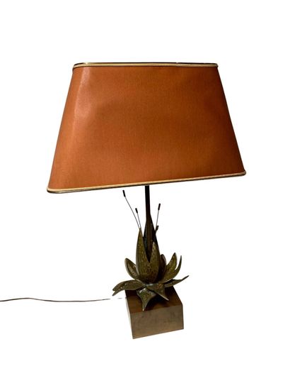TRAVAIL FRANCAIS XXeme 
Lampe en laiton dans...