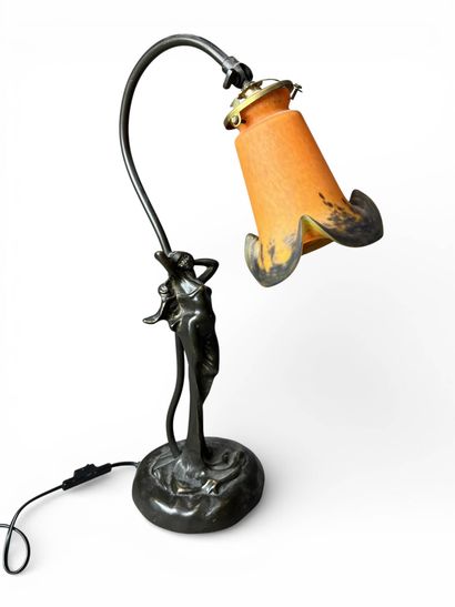 Lampe de style Art Nouveau, le piétement...