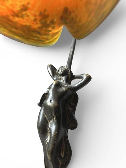 Lampe de style Art Nouveau, le piétement...