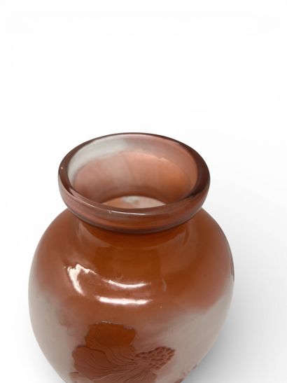 TRAVAIL FRANÇAIS 	
	Vase à corps ovoïde épaulé...