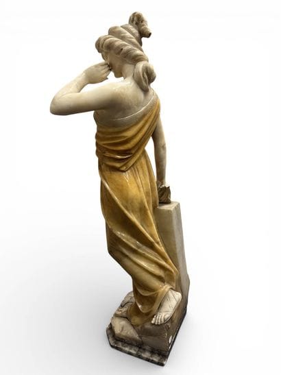 ANONYME début XXe 
Sculpture en marbre sur...
