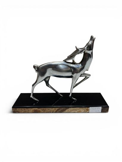 DECOUX Michel (1837-1924)
Cerf bramant, 
Bronze...