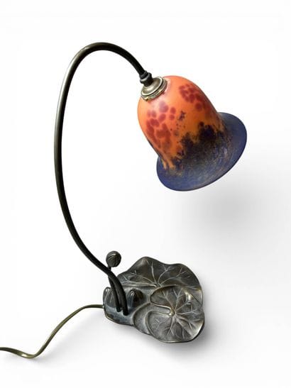 Lampe de style Art Nouveau, le piétement...