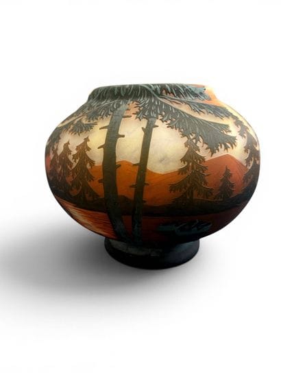 TRAVAIL FRANCAIS 
Vase boule sur talon à...