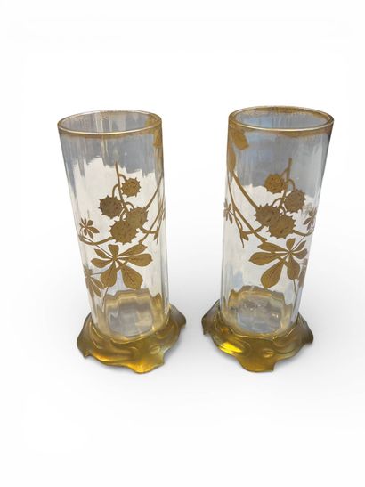 Paire de vases rouleaux en verre transparent...