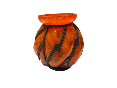 DAUM & MAJORELLE, dans le gout de 
Vase boule...