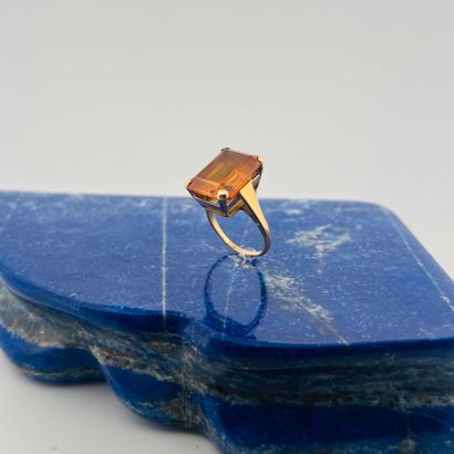 Bague en or jaune 14K (585), sertie d'un...