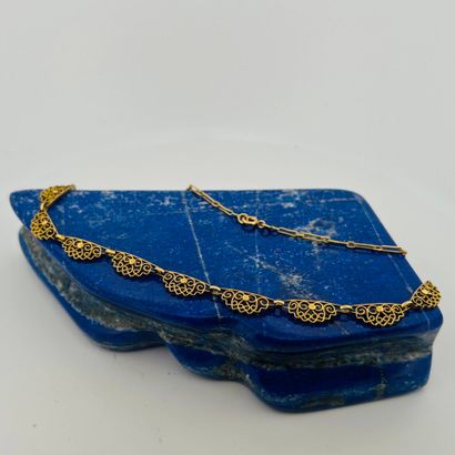 Collier en or jaune 18K (750) formé d'une...