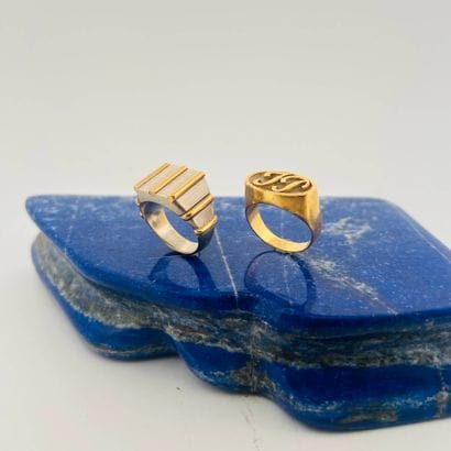 Suite de deux chevalières en or 18K (750)...