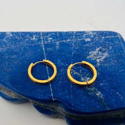 Paire de créoles en or 18K (750) à décor...