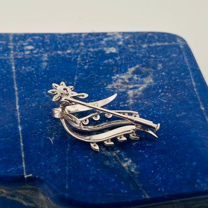 Broche gerbe en or gris 18K (750) en partie...