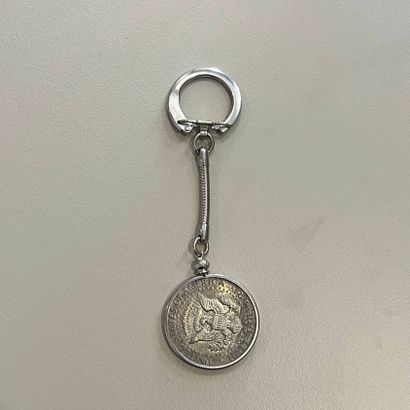 Pendentif en argent (800) retenant une pièce...
