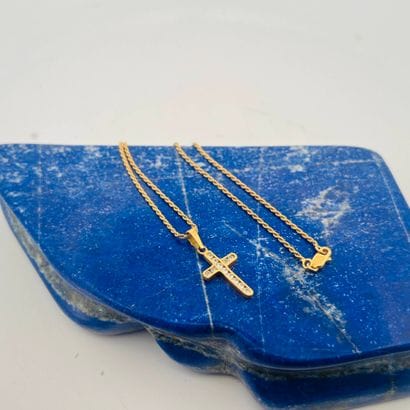 Pendentif croix en or jaune 18K (750) sertie...