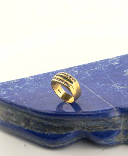 Bague bandeau en or jaune 18K (750) sertie...