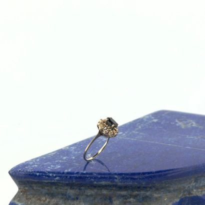 Bague marguerite en or gris 18K (750) sertie...