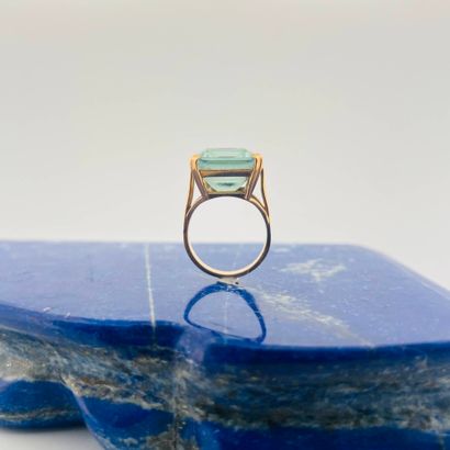 Bague en or jaune 18K (750) sertie d'une...