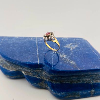 Bague en or 18K (750) et argent (800), chaton...