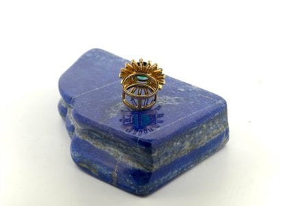 Bague fleur en or jaune 18K (750) sertie...