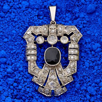 Broche clip en or 18k (750e) et platine (850e),...