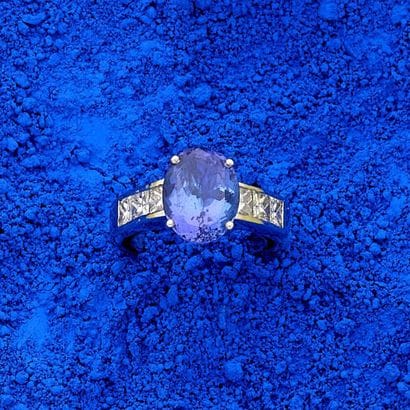 Bague en or gris 18k (750e), ornée d'une...