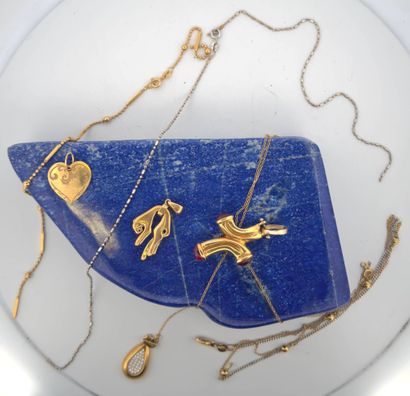 Suite de bijoux en or 18K (750) comprenant...