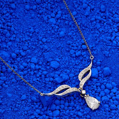 Collier pendentif en or gris 14k (585e),...