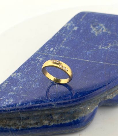 Bague bandeau en or jaune 18K (750) sertie...