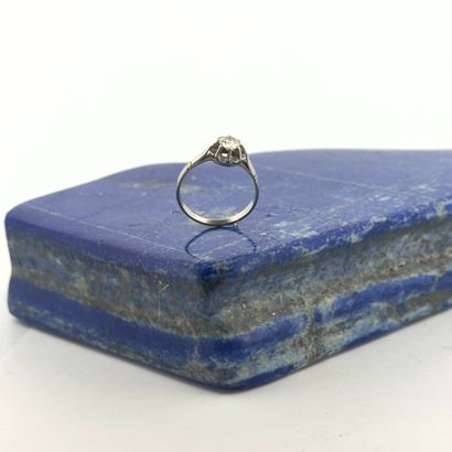 Solitaire en platine (850) serti d'un diamant...