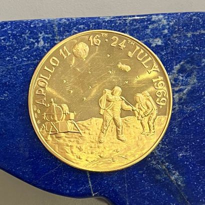 Médaille commémorative en or (900) de l'alunissage...