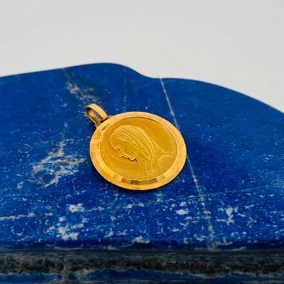 Médaille religieuse circulaire en or 18K...