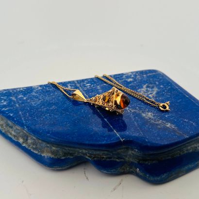 Pendentif breloque en or 18K (750) à décor...