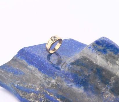 Bague bandeau deux tons d'or 18K (750) sertie...