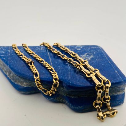 Suite de deux sautoir en or 18K (750) : l'un...