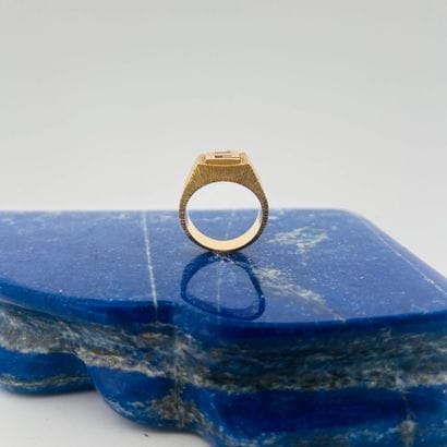 Chevalière en or jaune 18K (750) brossé,...