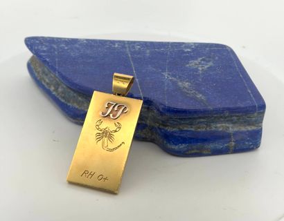 Important pendentif rectangulaire en or 18K...