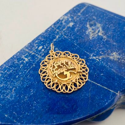 Pendentif circulaire en or 14K (585) retenant...