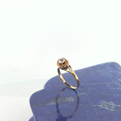 Solitaire en or jaune 18K (750) sertie d'une...