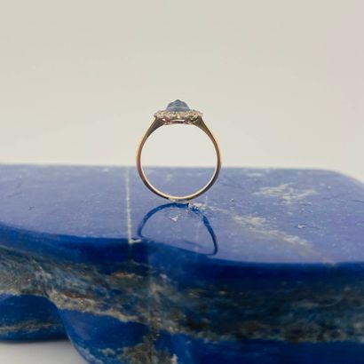 Suite de deux bagues en or 18K (750), l'une...