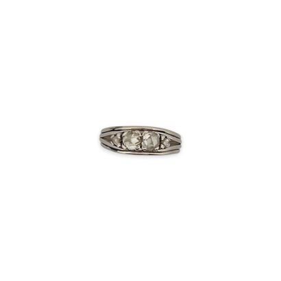 Bague en platine (850 minimum) sertie de...