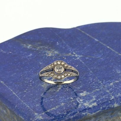 Bague en or gris 18K (750) ornée d'un diamant...