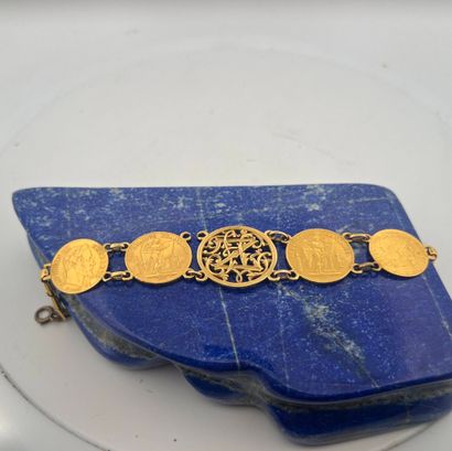 Bracelet en or 18K (750), orné en son centre...