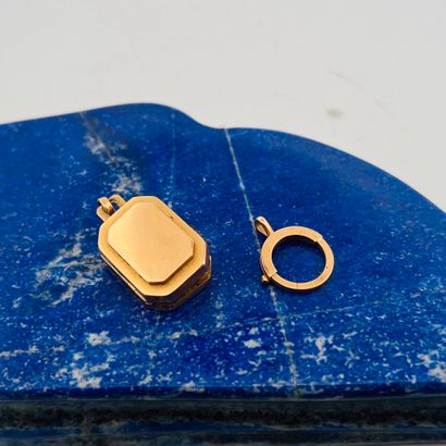 Pendentif secret rectangulaire en or 18K...