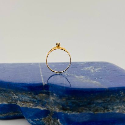Bague en or 18K (750) sertie d'une pierre...