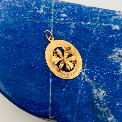 Pendentif ovale en or 14K (585) guilloché...