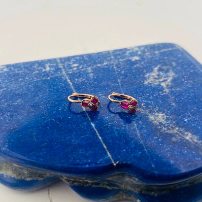 Paire de dormeuses en or 14K (585), chacune...